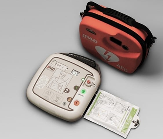 Defibrylator AED iPAD SP1 z torbą, baterią i elektrodami