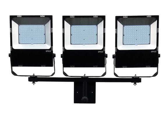 Maszt oświetleniowy LED 3 x 100W IP-65 z windą, wysokość 3.38 m