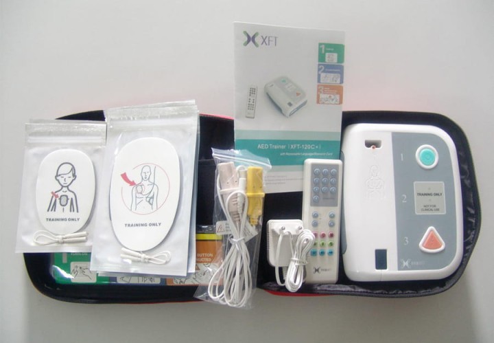 AED treningowy AED XFT-120C+ (defibrylator szkoleniowy)