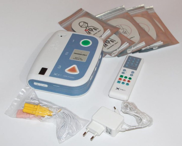 AED treningowy AED XFT-120C+ (defibrylator szkoleniowy)