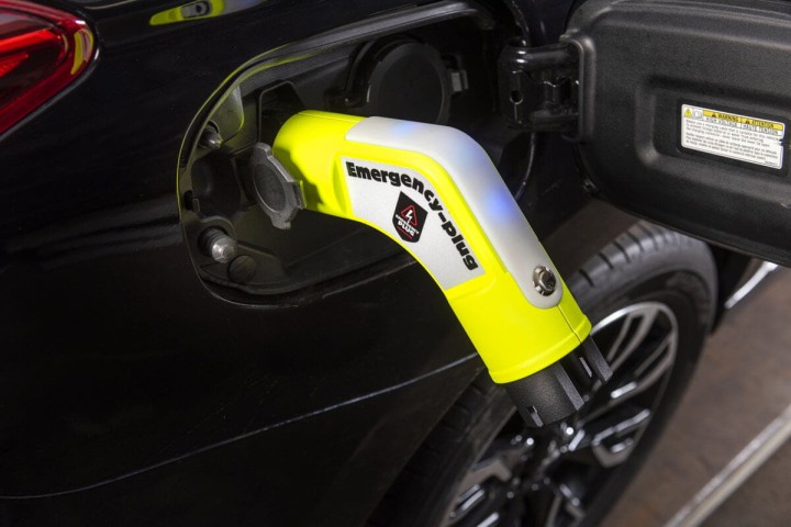Wtyczka awaryjna Emergency-Plug symulująca ładowanie auta