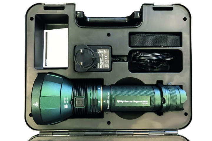 Latarka NightSearcher Magnum 11600, ładowalna 230V, IP-67