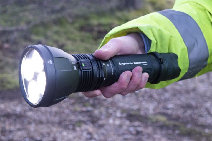 Latarka NightSearcher Magnum 11600, ładowalna 230V, IP-67