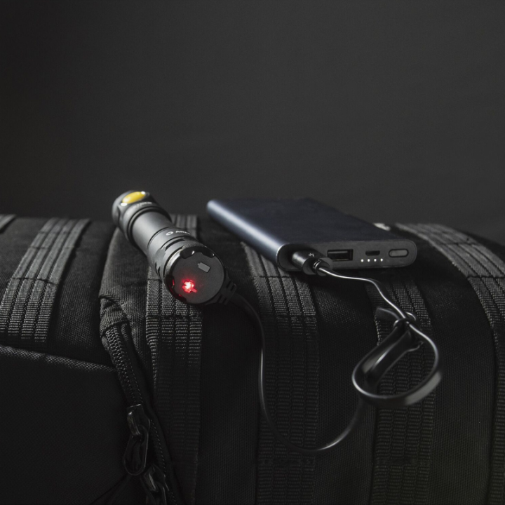 Latarka Armytek Partner C2 Magnet USB White