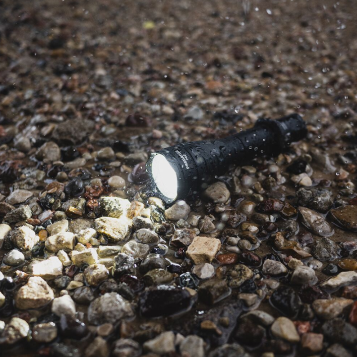Latarka Armytek Predator Pro Magnet USB White