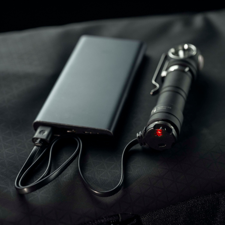 Latarka Armytek Wizard C2 Pro Max LR Finland Edition