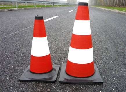 Pachołek drogowy 50 cm czerwony odblaskowy