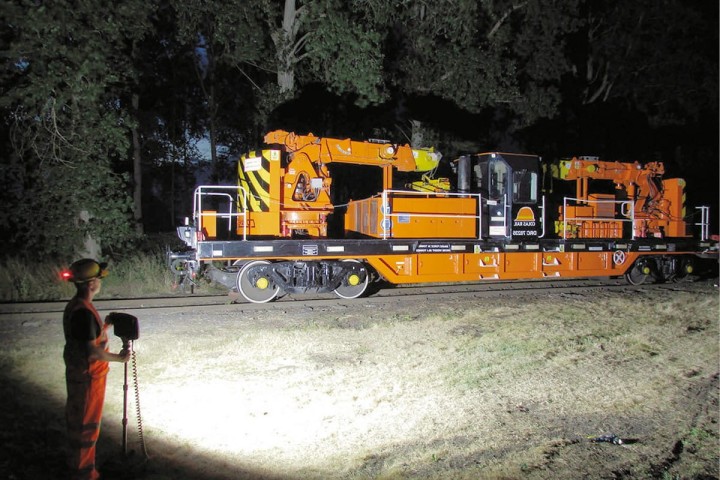 Akumulatorowy maszt oświetleniowy NightSearcher SOLARIS SOLO 20.000 lumenów 50 Ah Li-Ion