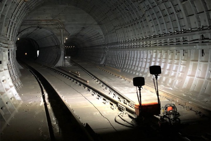 Akumulatorowy maszt oświetleniowy NightSearcher SOLARIS DUO 2x20.000 lumenów 50 Ah Li-Ion